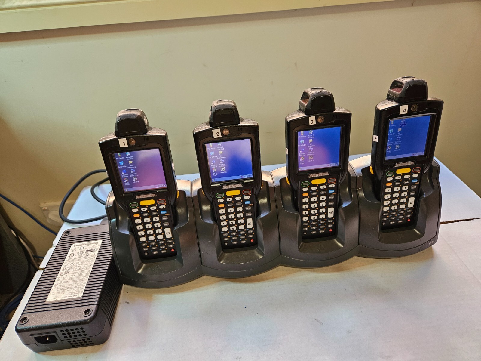 4x Zebra Motorola Symbol MC3190 MC3190R & Cradle P: MC3190-RL3S04E0A   Lot #1318