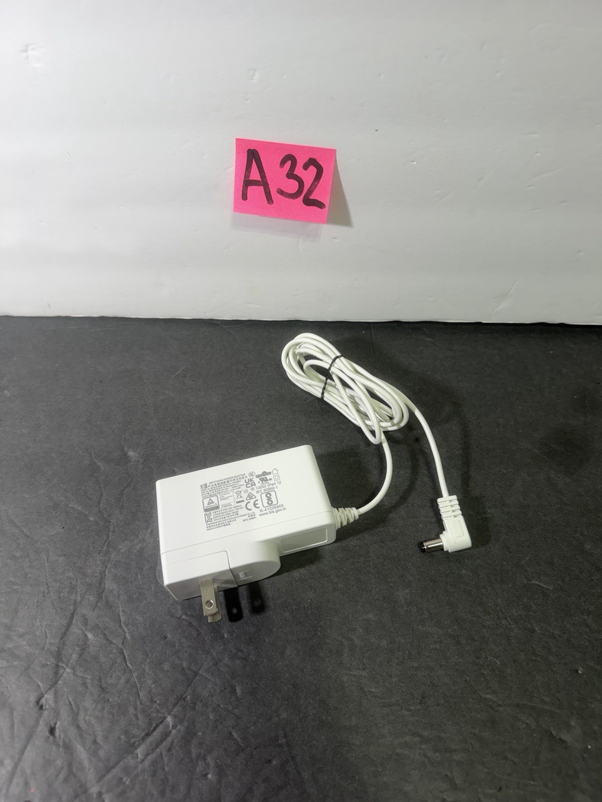 UE UES24LCP-120200SPA AC Power Adapter UE180425HKKK1-R 12V 2A