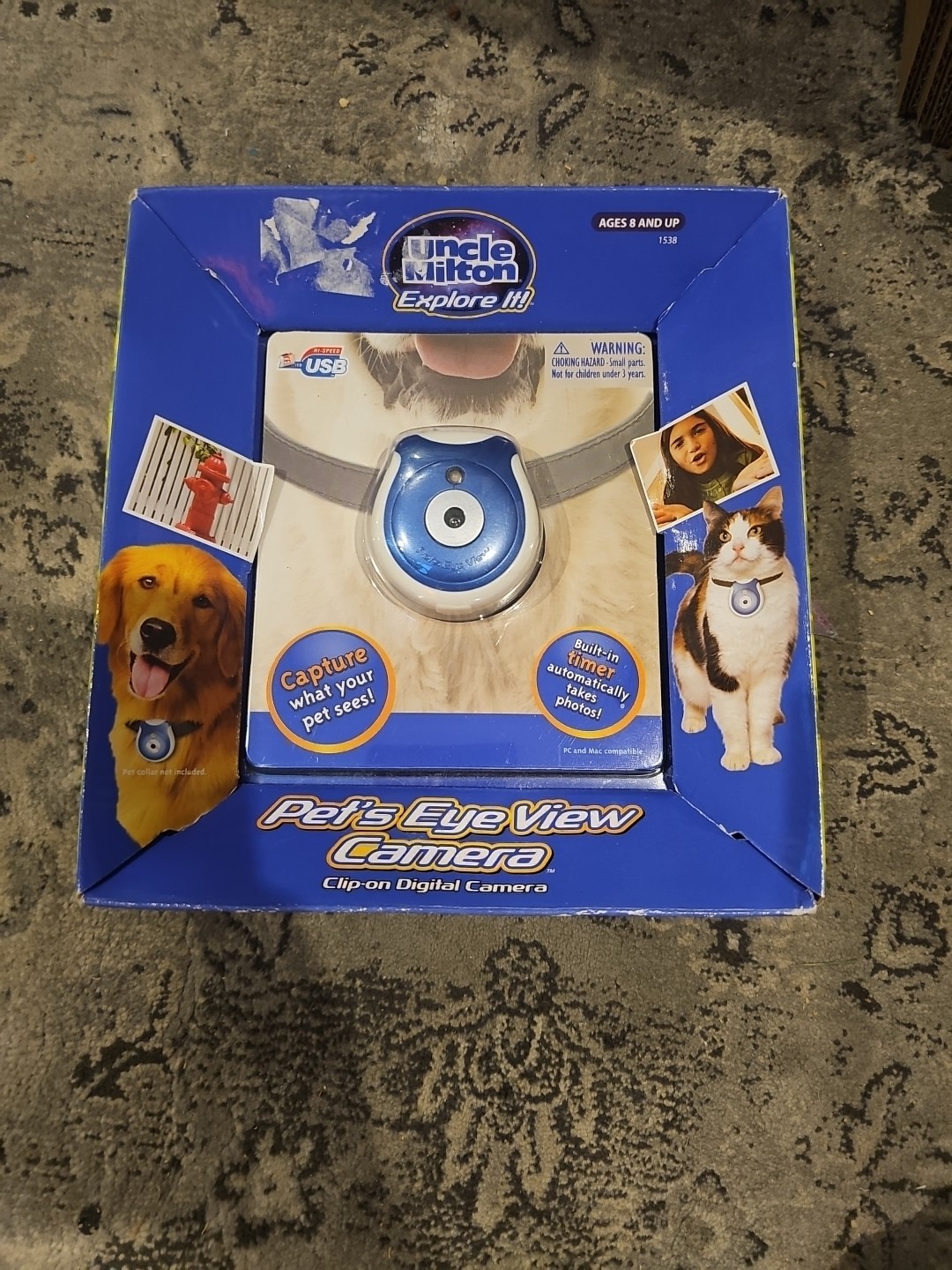 Uncle Milton 1538 Blue/White Pet's Eye View Clip On Digital Camera For Cat & Dog