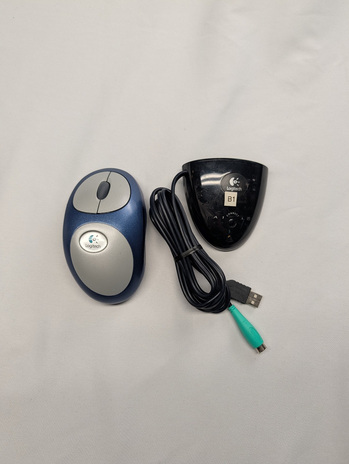 Vintage Logitech M-RM63 Mouse Scroll Cordless Optical Blue P/N 51173-0000 
