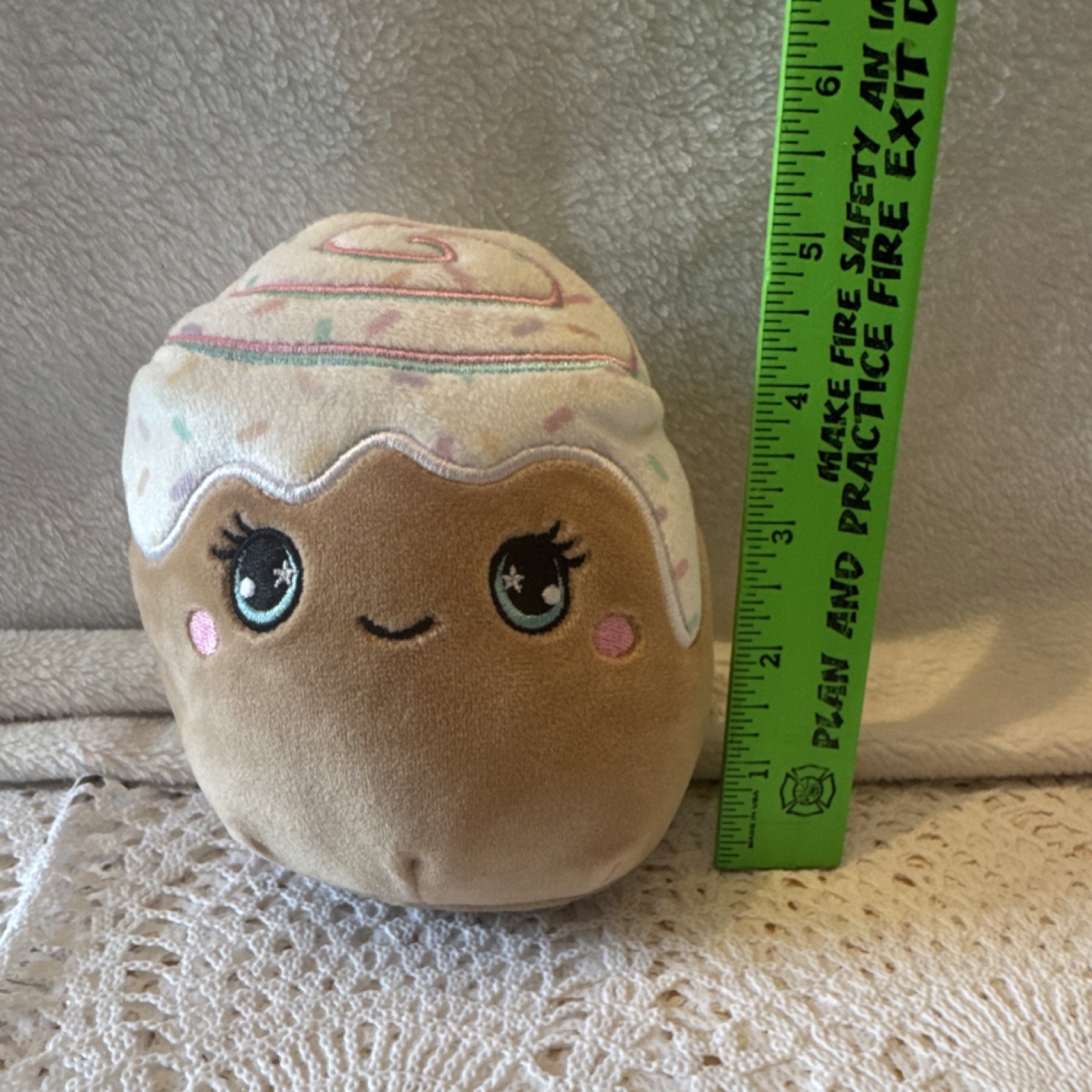 Kellytoy Squishmallows Mystery Squad Cinnamon Roll Plush 5” 
