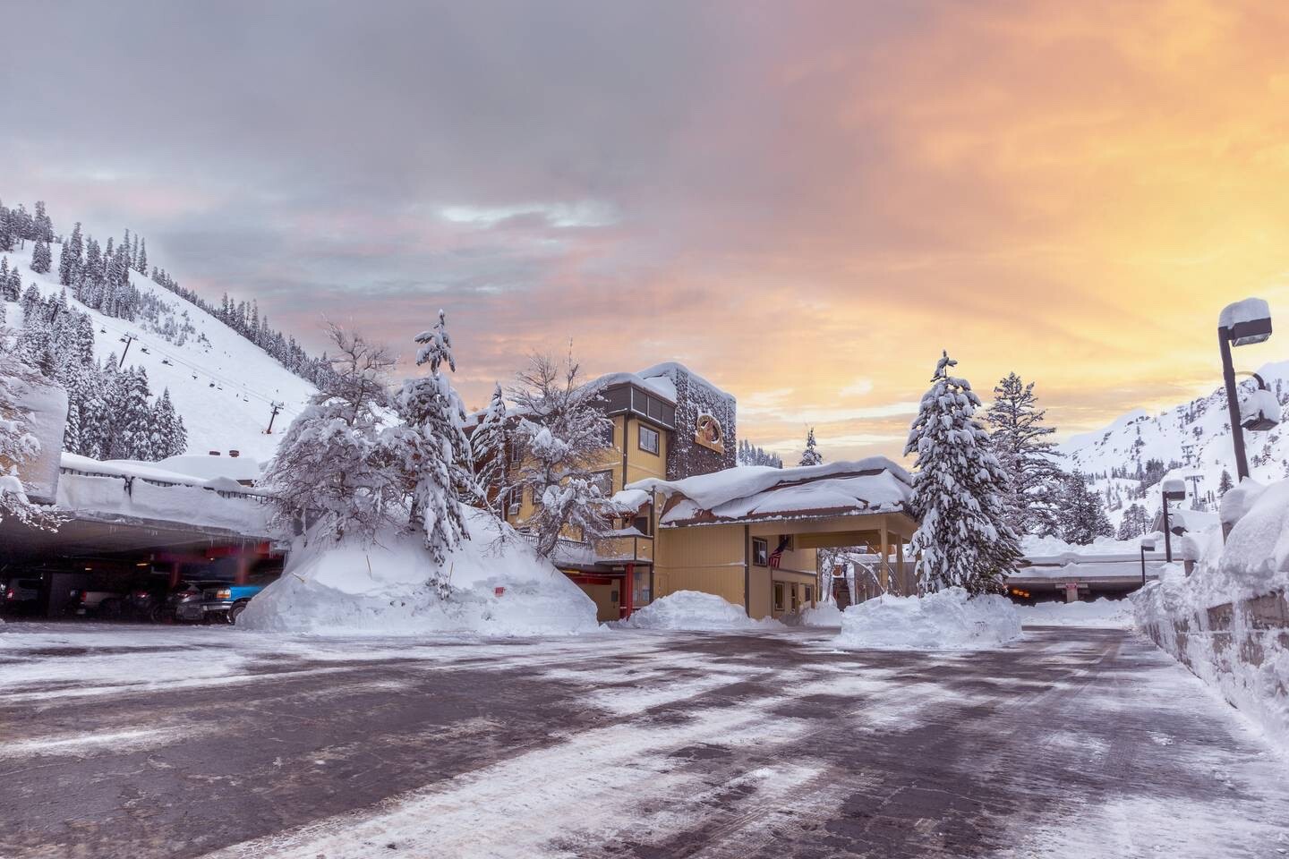 Olympic Valley / Palisades Tahoe, CA Red Wolf Lodge Studio April 5-12 Easter