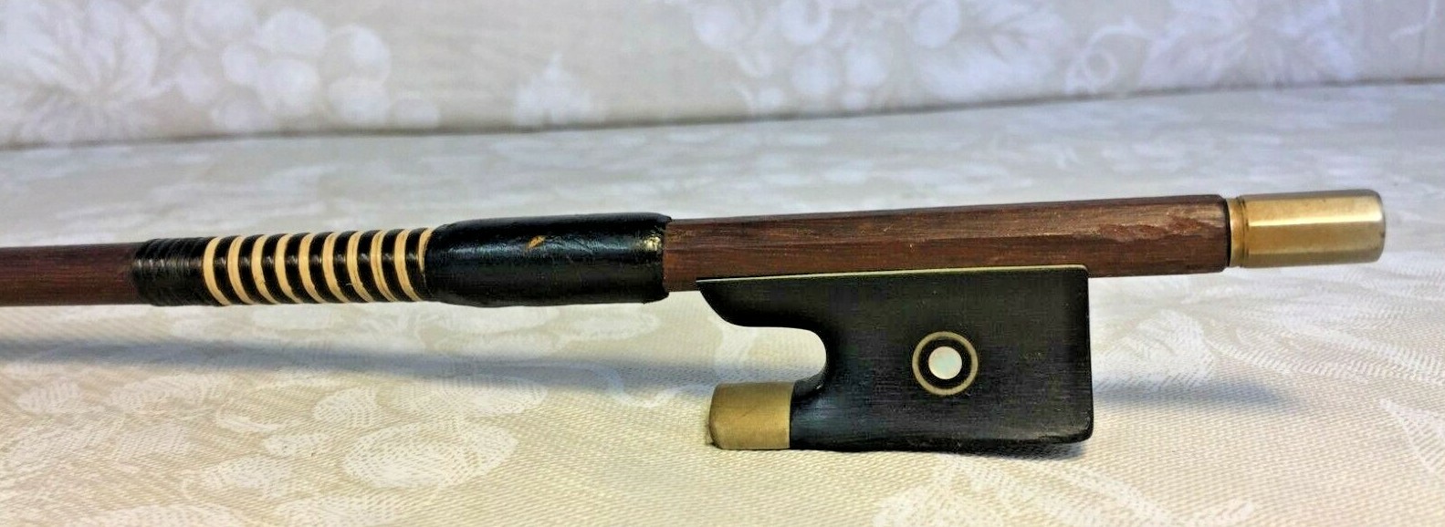 Vintage Wood Violin Bow Round Shaft w/ Frog Unmarked, Crack On Tip of bow