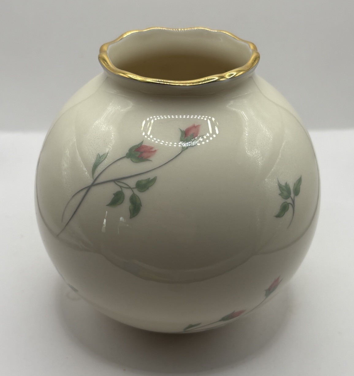 Lenox Porcelain Rose Manor Floral Round Cream Vase Gold Trim USA 4.25”