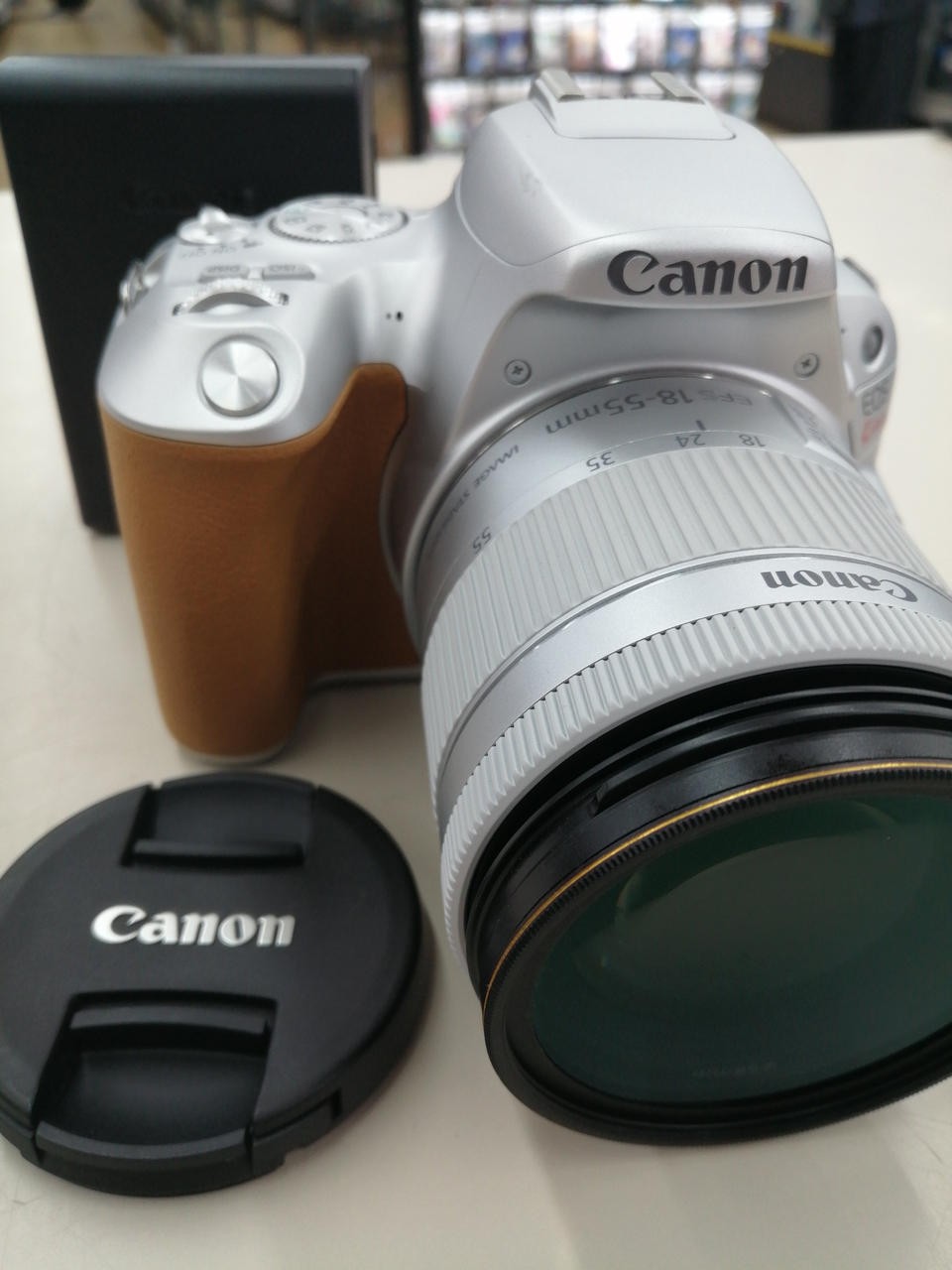 Canon EOS Kiss X9 DSLR Camera with 18-55mm Lens, 24.2MP, CMOS, Kit From Japan