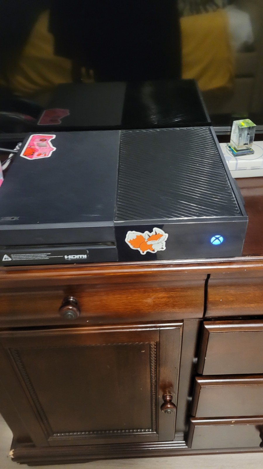 Xbox One Console, 2 Wireless Controllers, Charging Dock, Games incl. Cuphead, F…