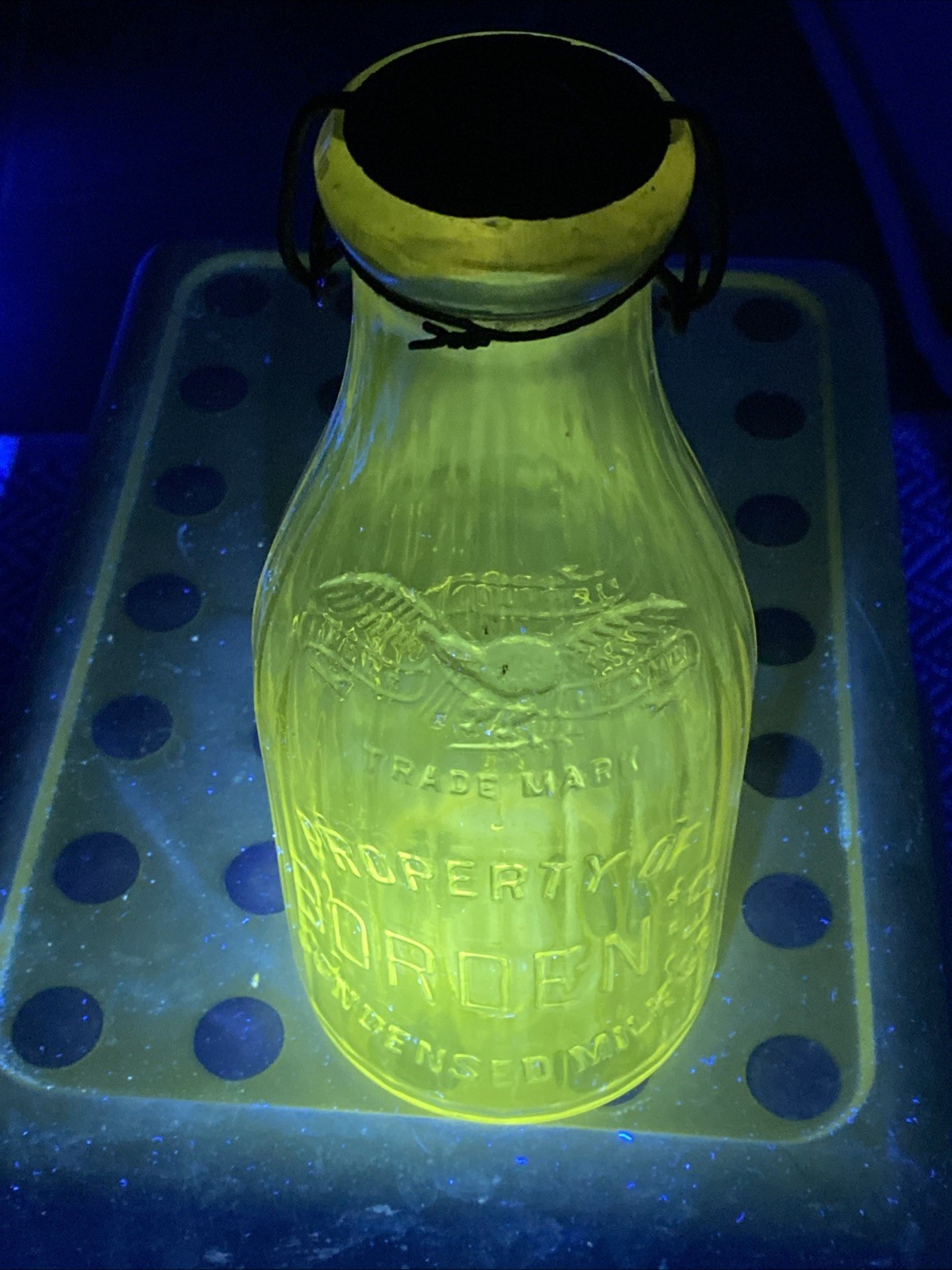 Antique GREEN UV TMC QT Tin Top Gail Borden's Eagle Brand Condensed Milk Co 1910