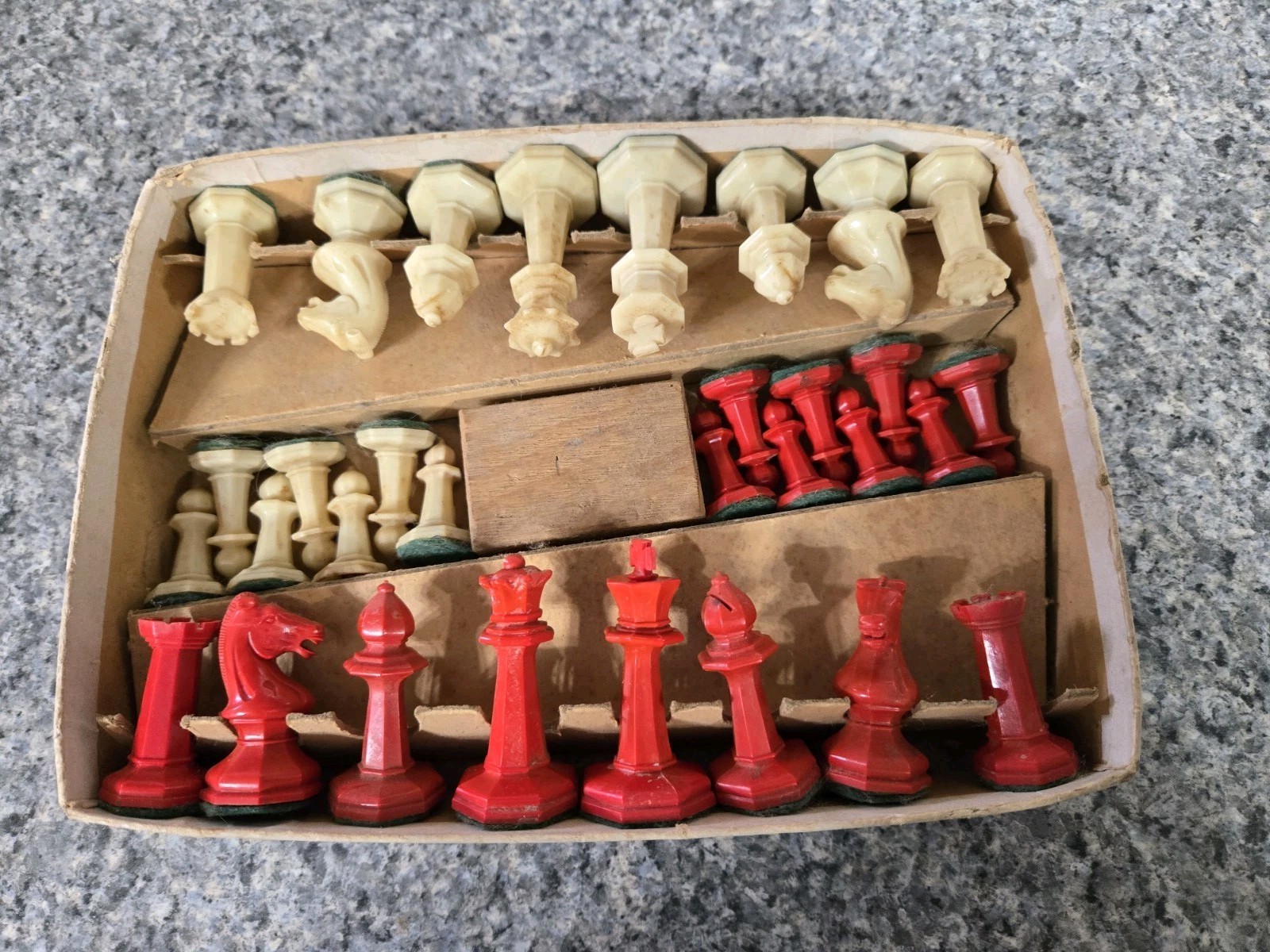 Vtg Drueke Chess Set No 22 Red Ivory 2.5” Heavy Weight Plastic Chessmen Box