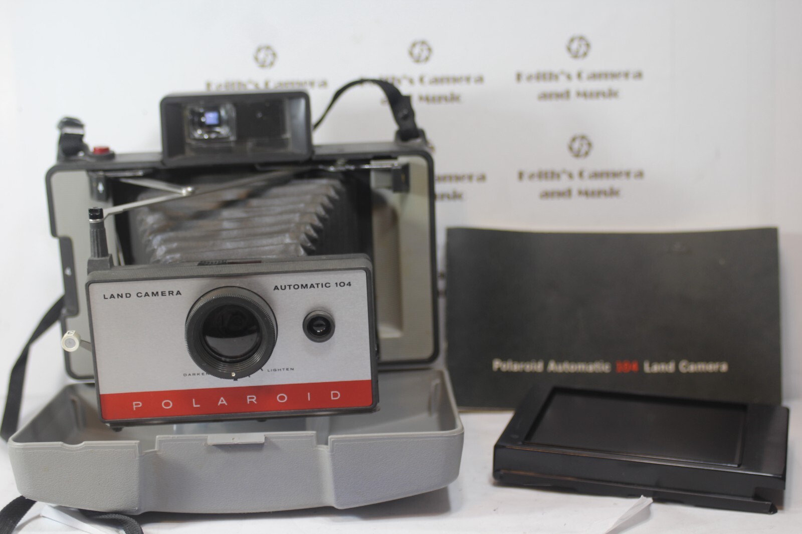 Beautiful Vintage Instant Polaroid Land Camera Model 104 Works!  Free Ship