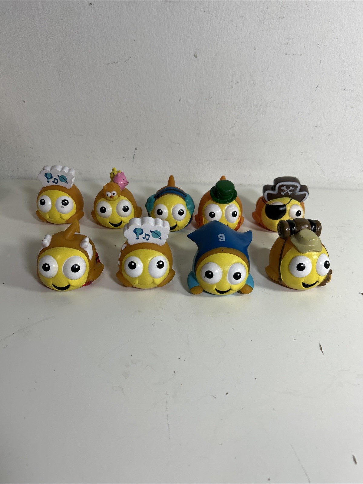 (9) Different Styles Of Goldfish Swim School Plastic Bath Toy Fun And Play