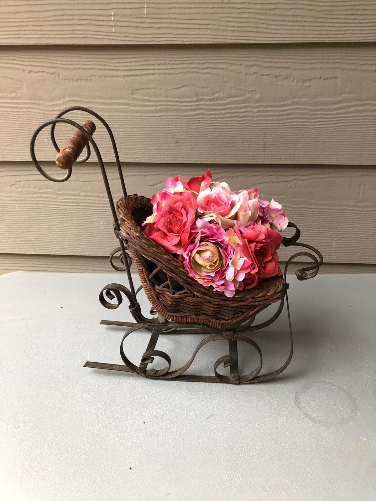 doll SLEIGH or base for holiday decoration wicker body metal frame 12x12” WR23