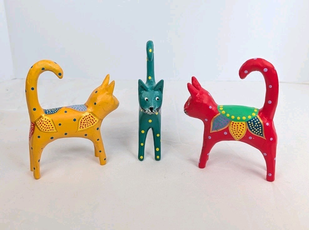 Set Of 3 Vintage Novica Carved Wood Handpainted Folk Art Cat Figure Figurine 