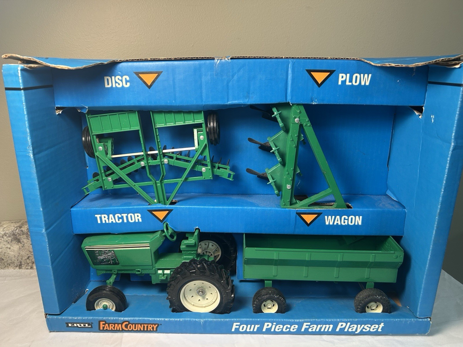 Vintage Ertl 1/16 Farm & Country Toy Set 