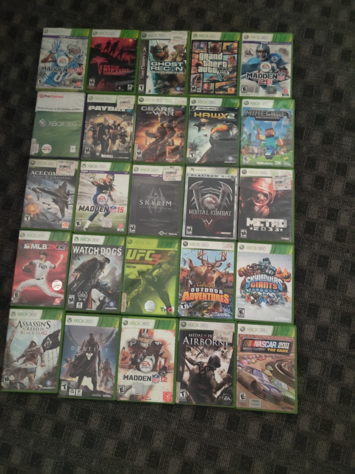 Microsoft Xbox 360 Console w/ Kinect, Controller, Games - Minecraft, Skylanders