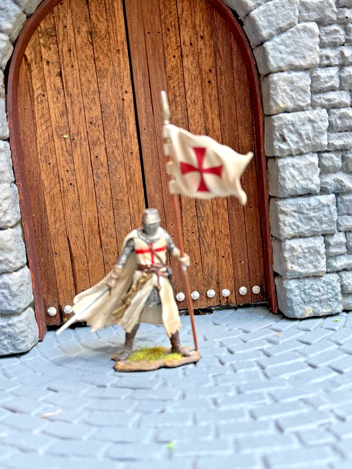 1/30 EAGLE DESIGN # TEM009 Templar Knight W/ Banner Figure W/ Original Box