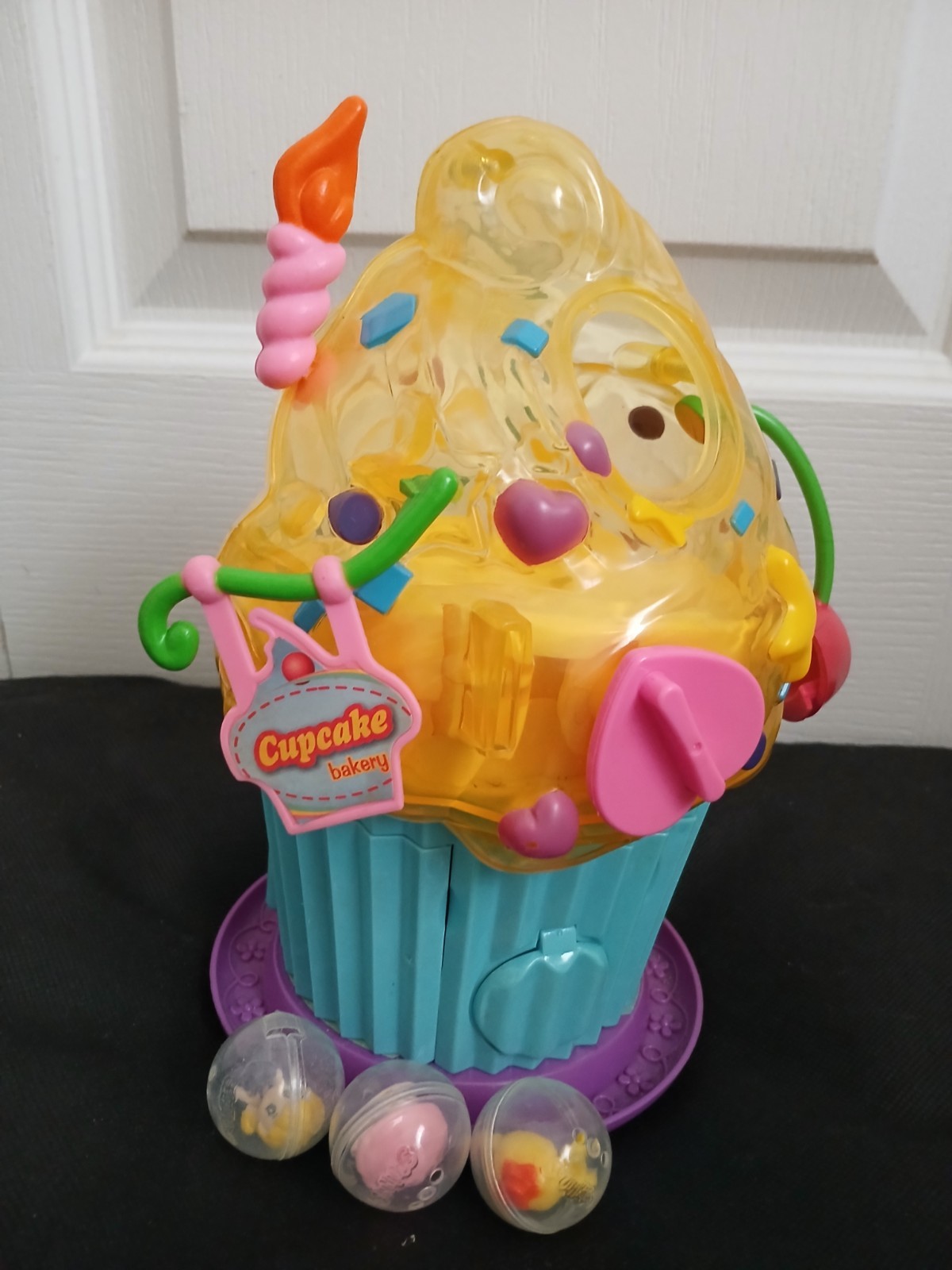 Squinkies 2011 Cupcake Surprise Bakw Shop With 2 Squinkies Figures