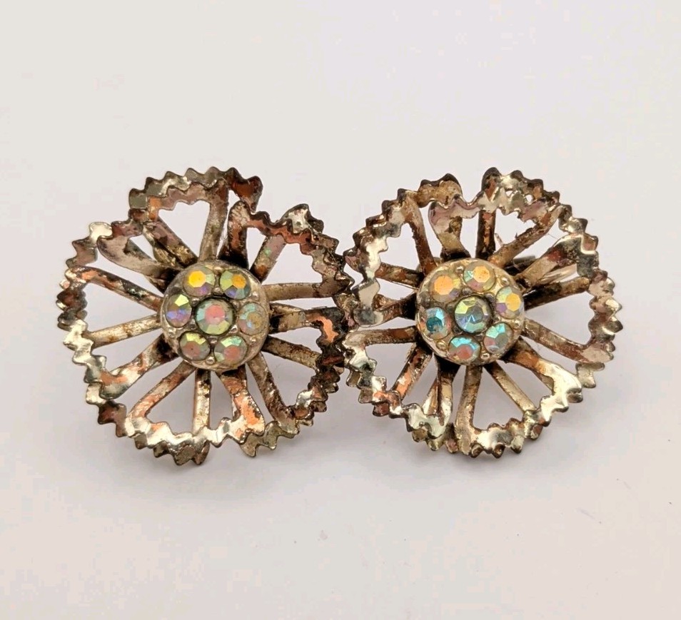 Vintage Silver Toned Metal Clip On Earrings - Flower Design