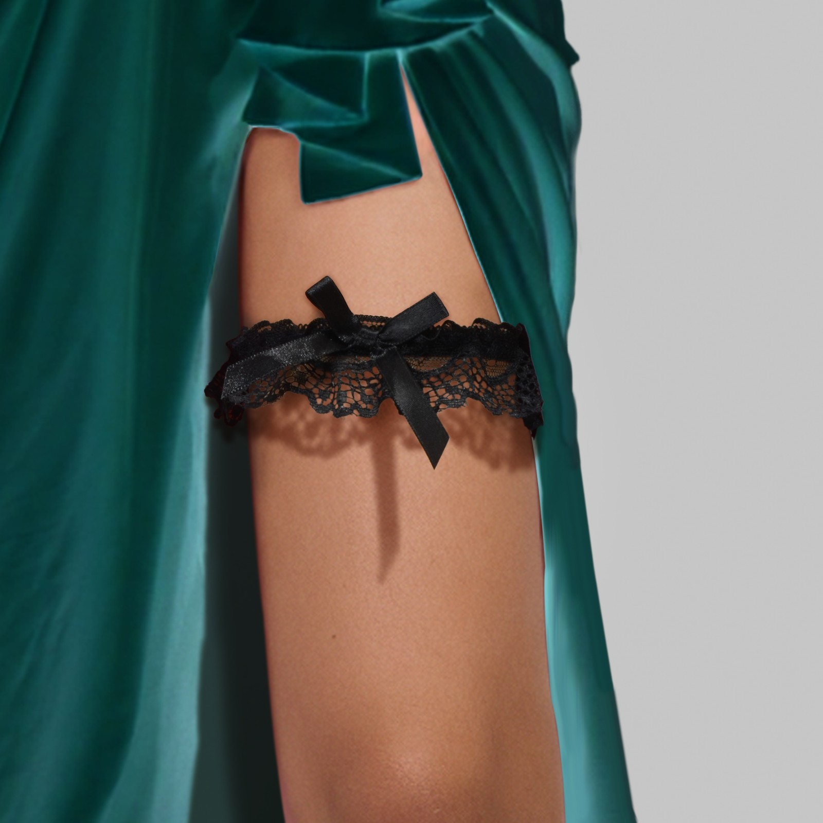 Elegant Wedding Garter Accessories Black White Lace Satin Bow Elastic Leg Chain