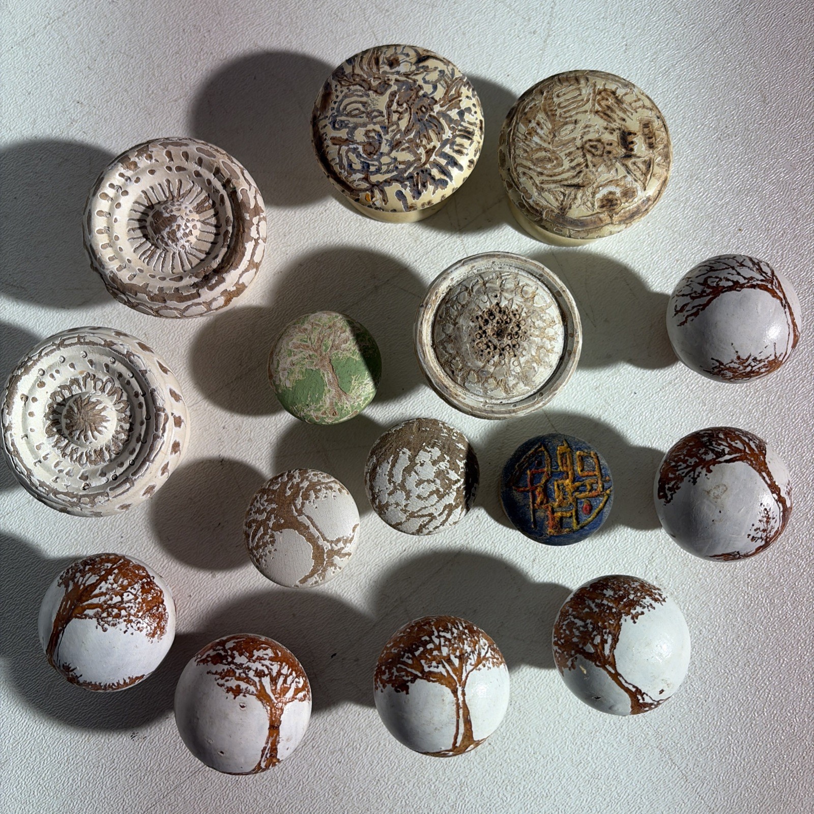 Vintage Lot Of 15 Mixed Wooden Drawer Knobs Pulls Trees & Abstract