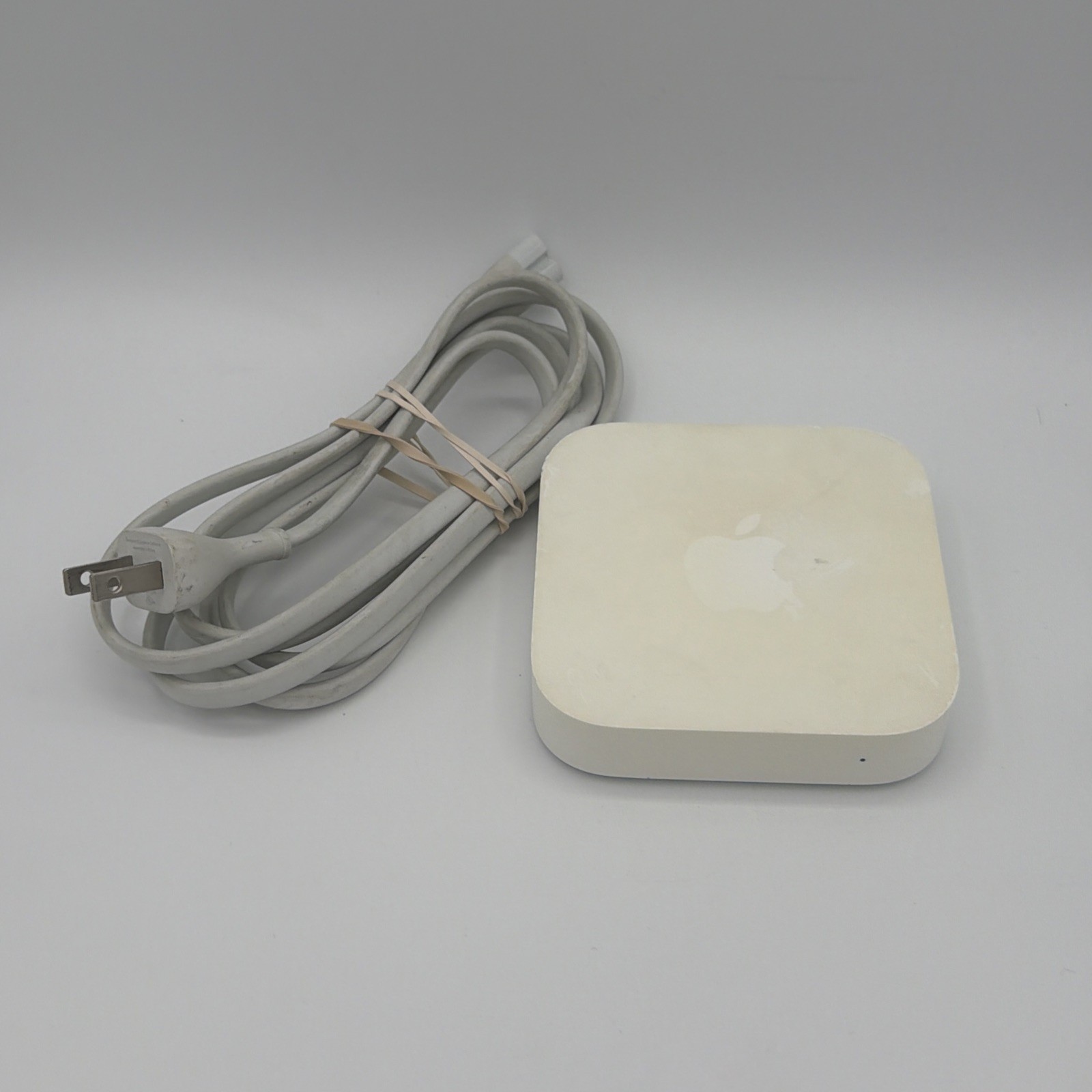 Apple A1392 MC414LL/A  AirPort Express Base Station Wireless Router - White