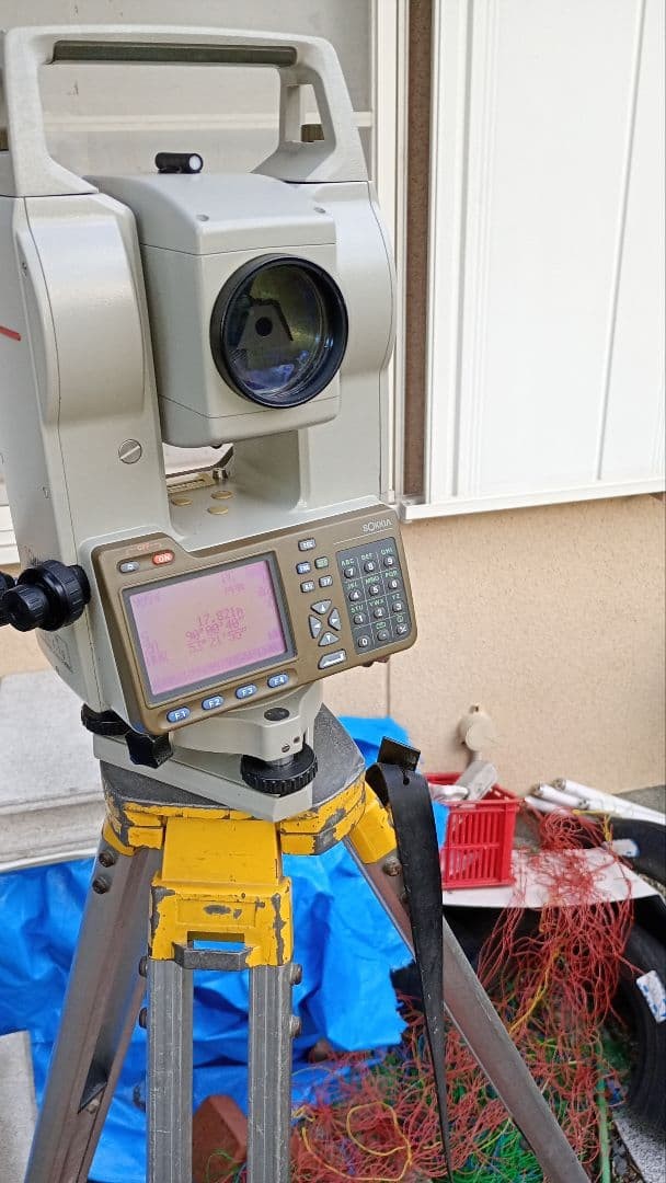 Sokkia SET4110Rs Non-Prism Total Station Surveying Equipment Working