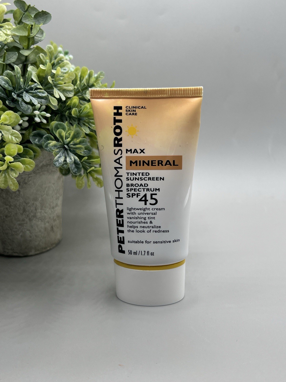 Peter Thomas Roth Max Mineral Tinted Sunscreen SOF 45 Sensitive Skin  MINERAL