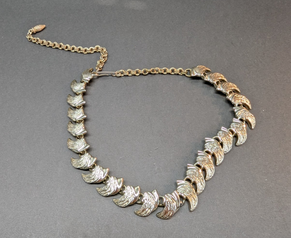 Vintage Silver Tone Wave Design Necklace 17 Inch
