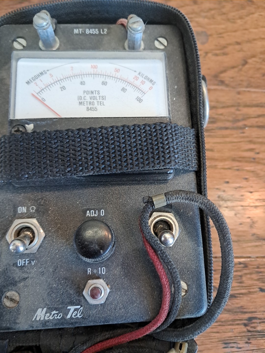 Vintage Metro Tel Corp. Volt-Ohmmeter, MT-8455-L2 w/ case Meg ohm  meter N76 