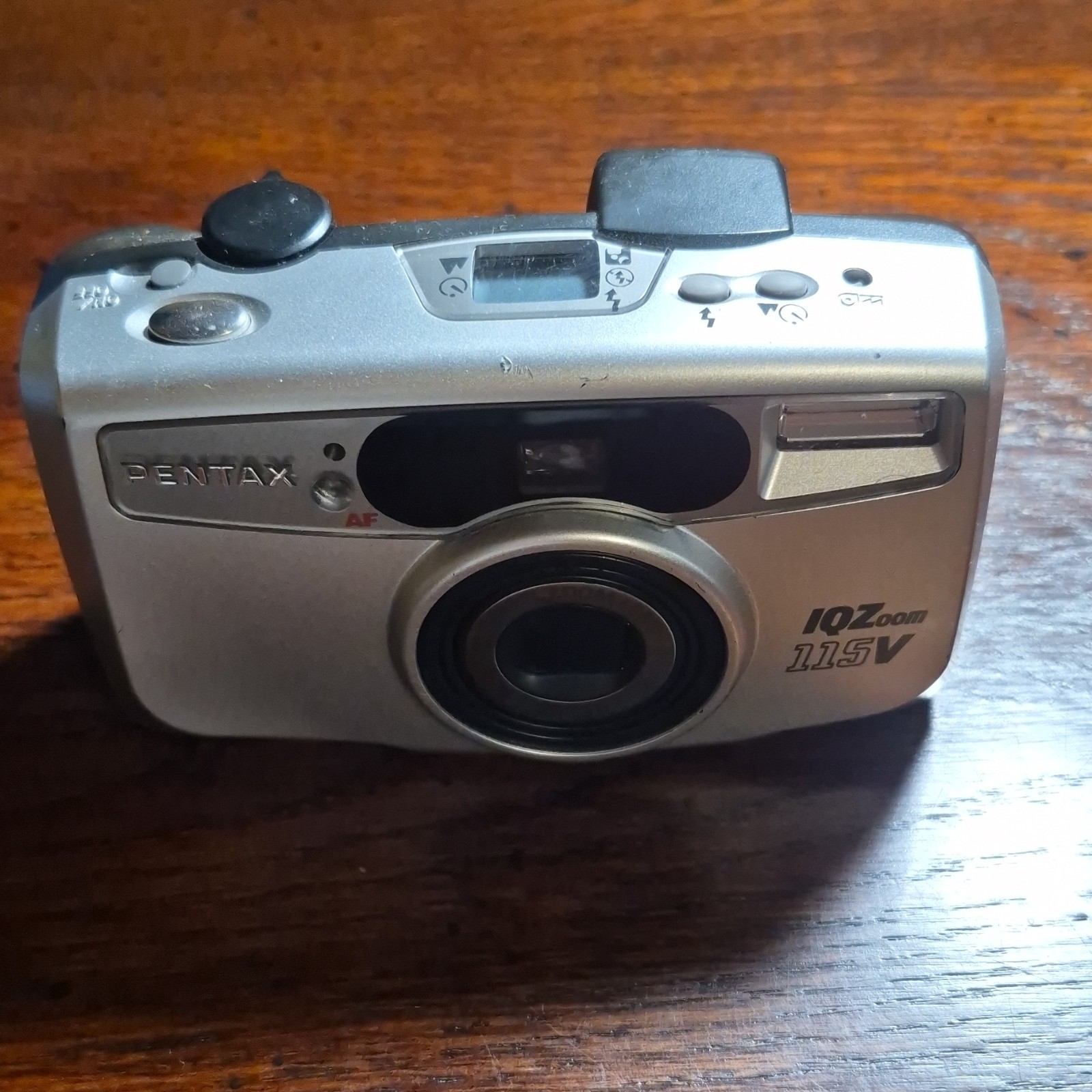 Pentax IQZoom 115V 35mm Point & Shoot Auto Focus Built-in Flash Silver Black