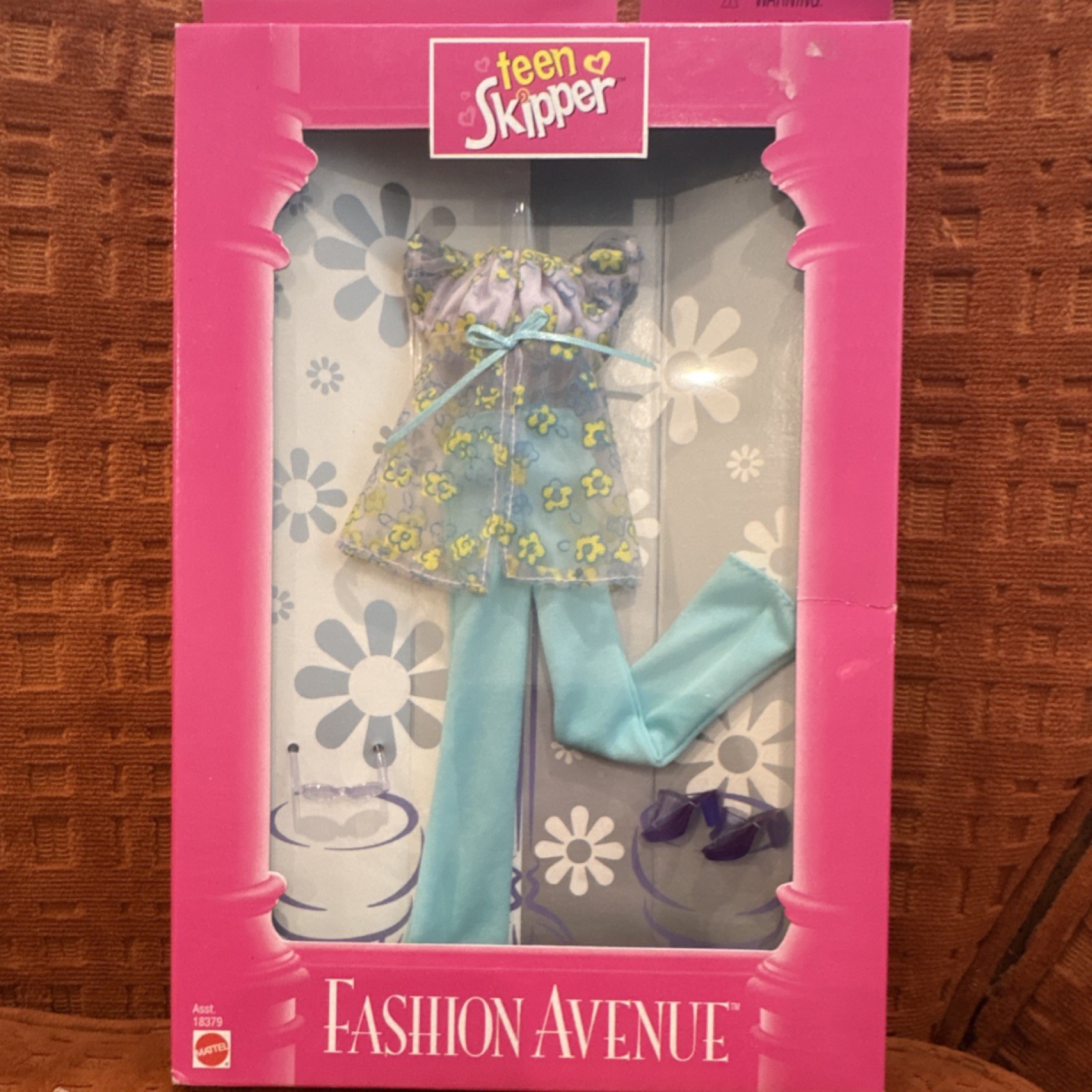 Mattel Fashion Avenue Skipper Teen Blue Yellow Purple Top Pants Shoes Set