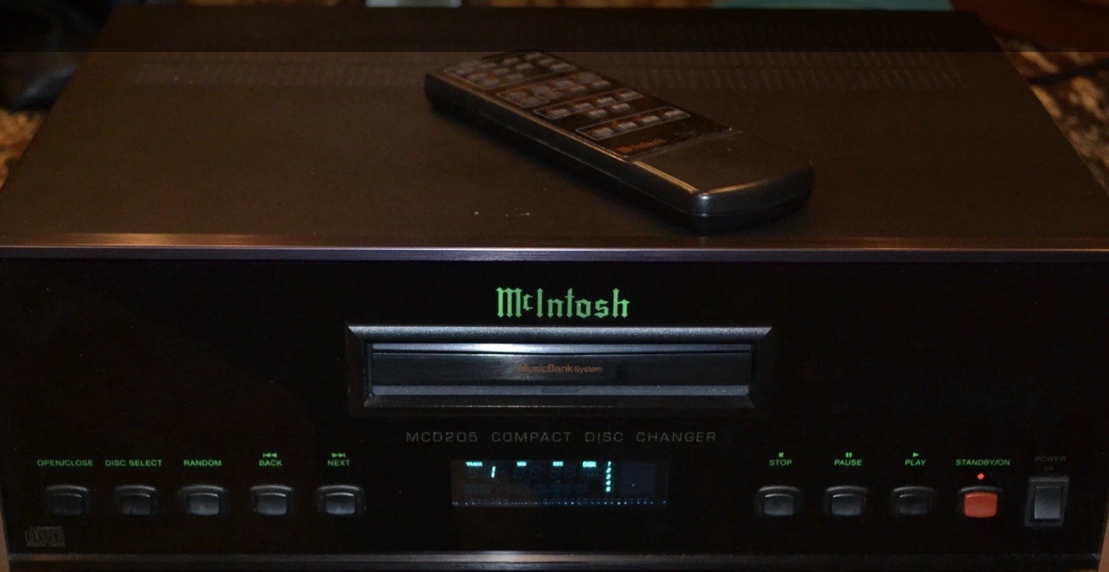 McIntosh MCD205 5-Disc CD Changer Black, CD, Coaxial, Optical, XLR Outputs