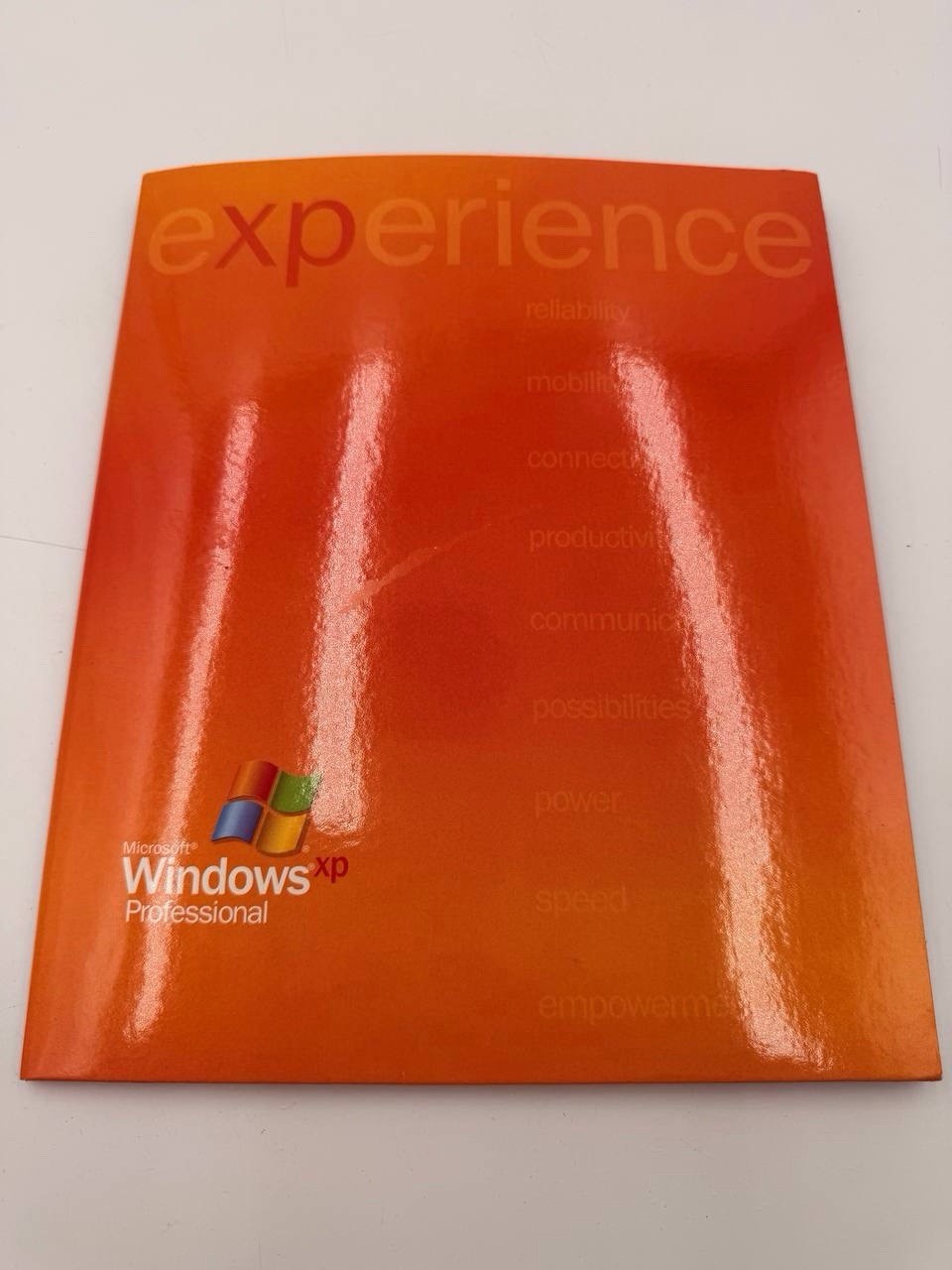 Microsoft Windows XP Professional Upgrade CD w/ Product Key Original Folder