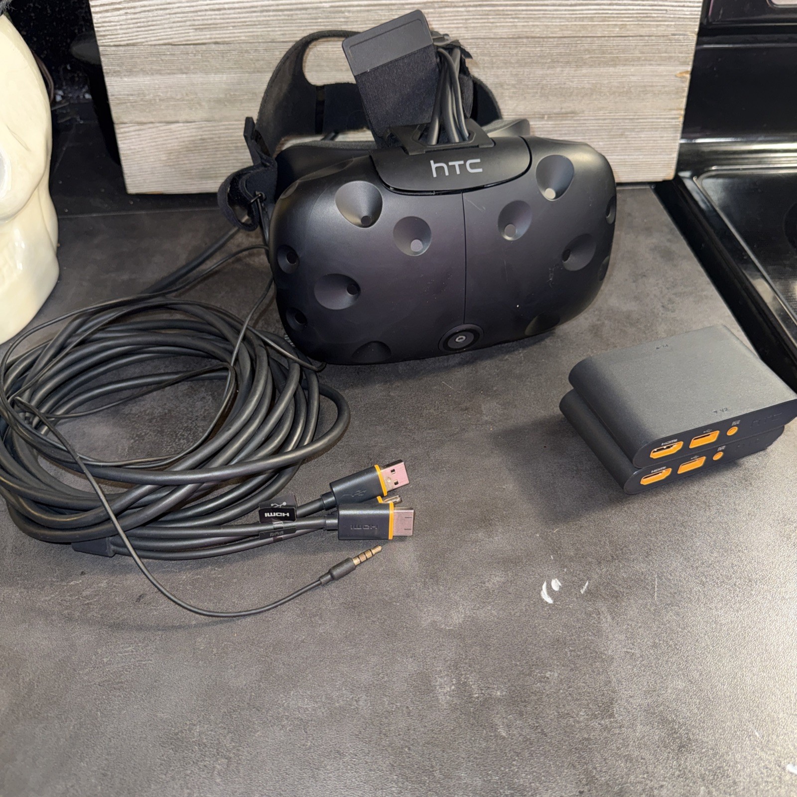 HTC Vive Virtual Reality Gaming Headset OPJT100 w/ Link Box 2PU6100 w/cord 