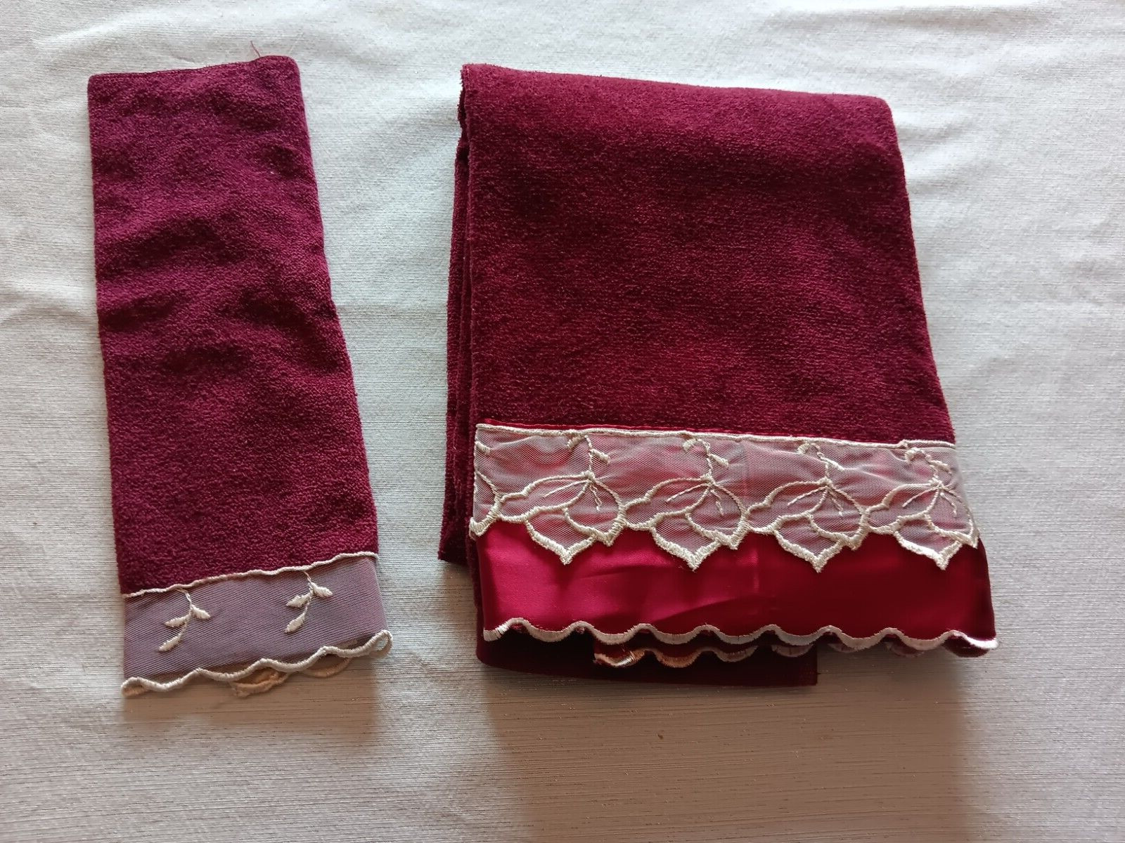 Vintage Towel Set wash cloth rag + bath towel USA made red floral lace trim