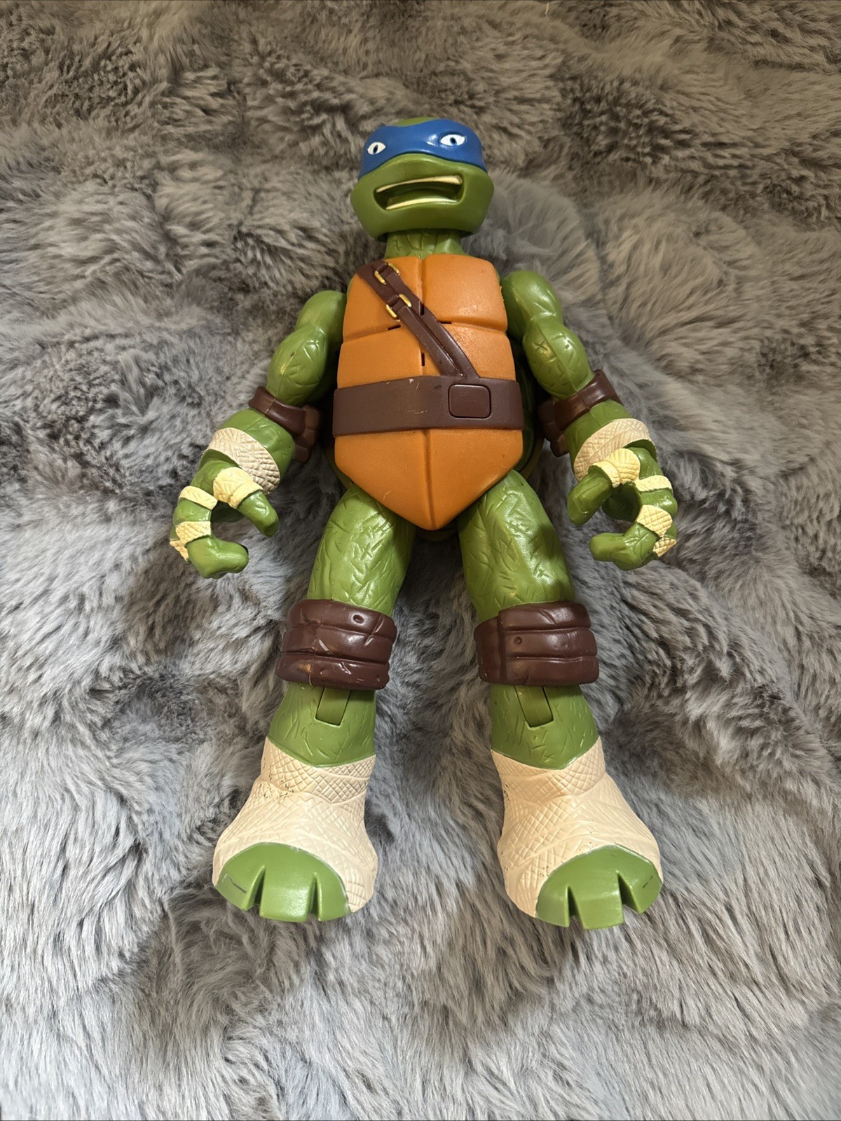 Teenage Mutant Ninja Turtles 10" Viacom Figure LEONARDO Posable Voice works 2011