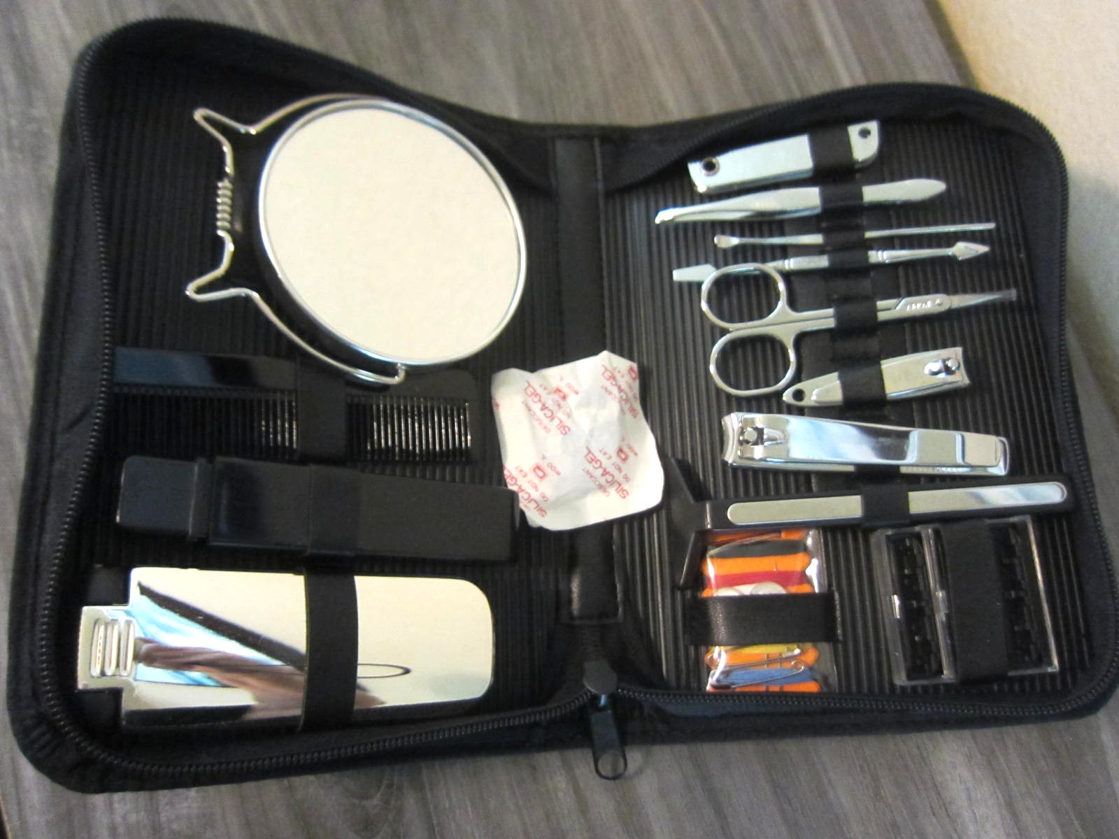 Travel Essentials Kit & Pouch 17 Piece Deluxe Men's Black Grooming New in Box