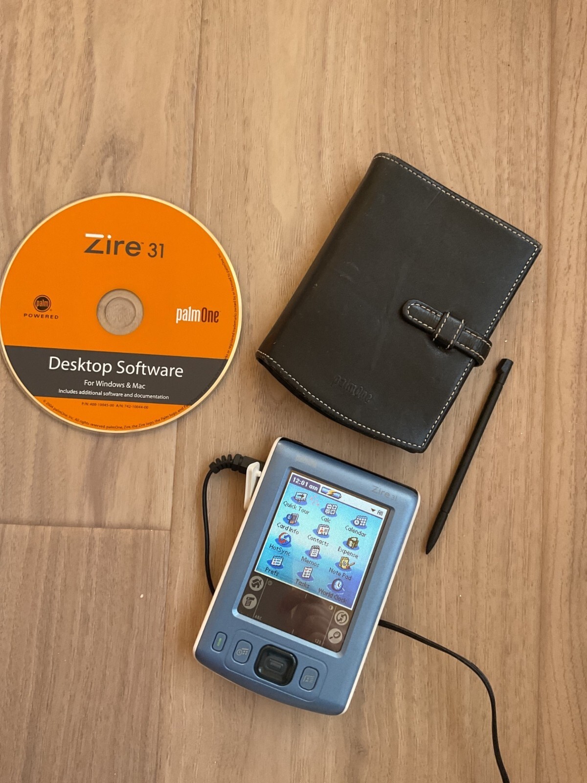PalmOne Zire 31 Handheld PDA With Stylus Case Charger & Desktop Software CD