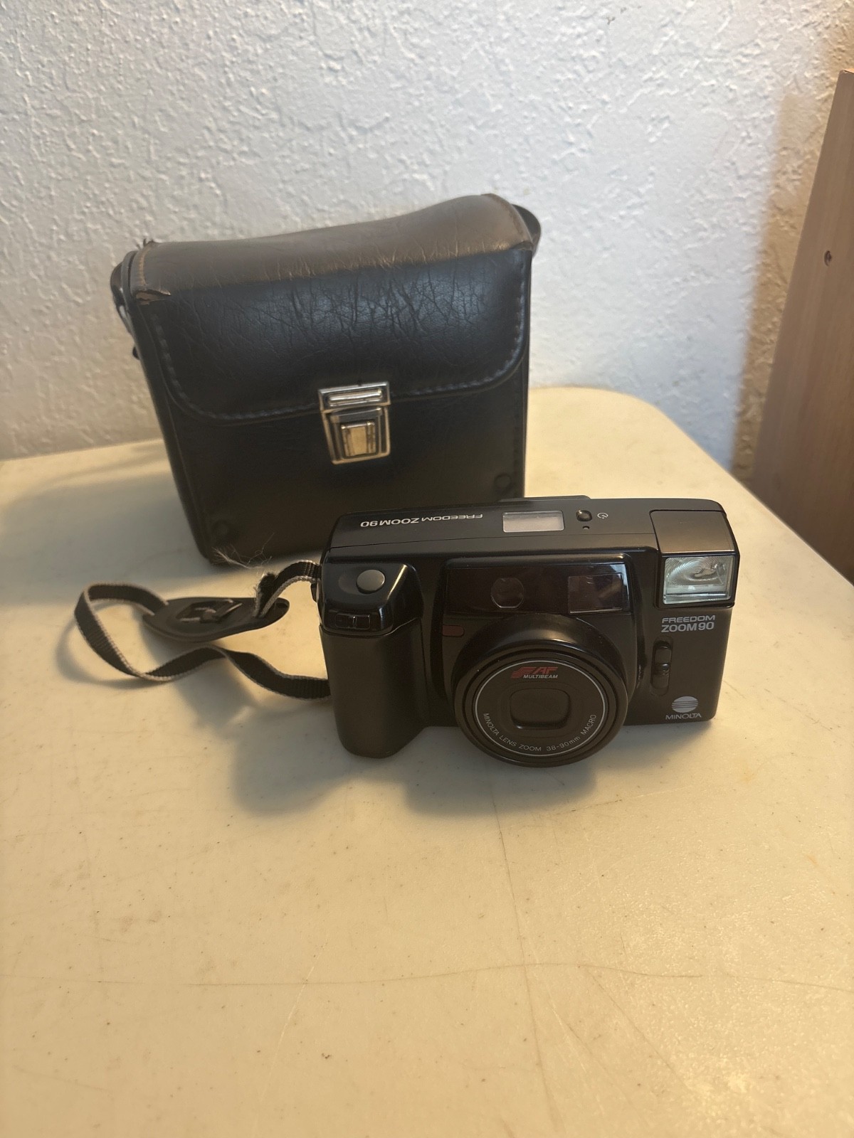 MINOLTA FREEDOM ZOOM 90 AF MULTIBEAM 35MM FILM CAMER 38-90MM LENS UNTESTED