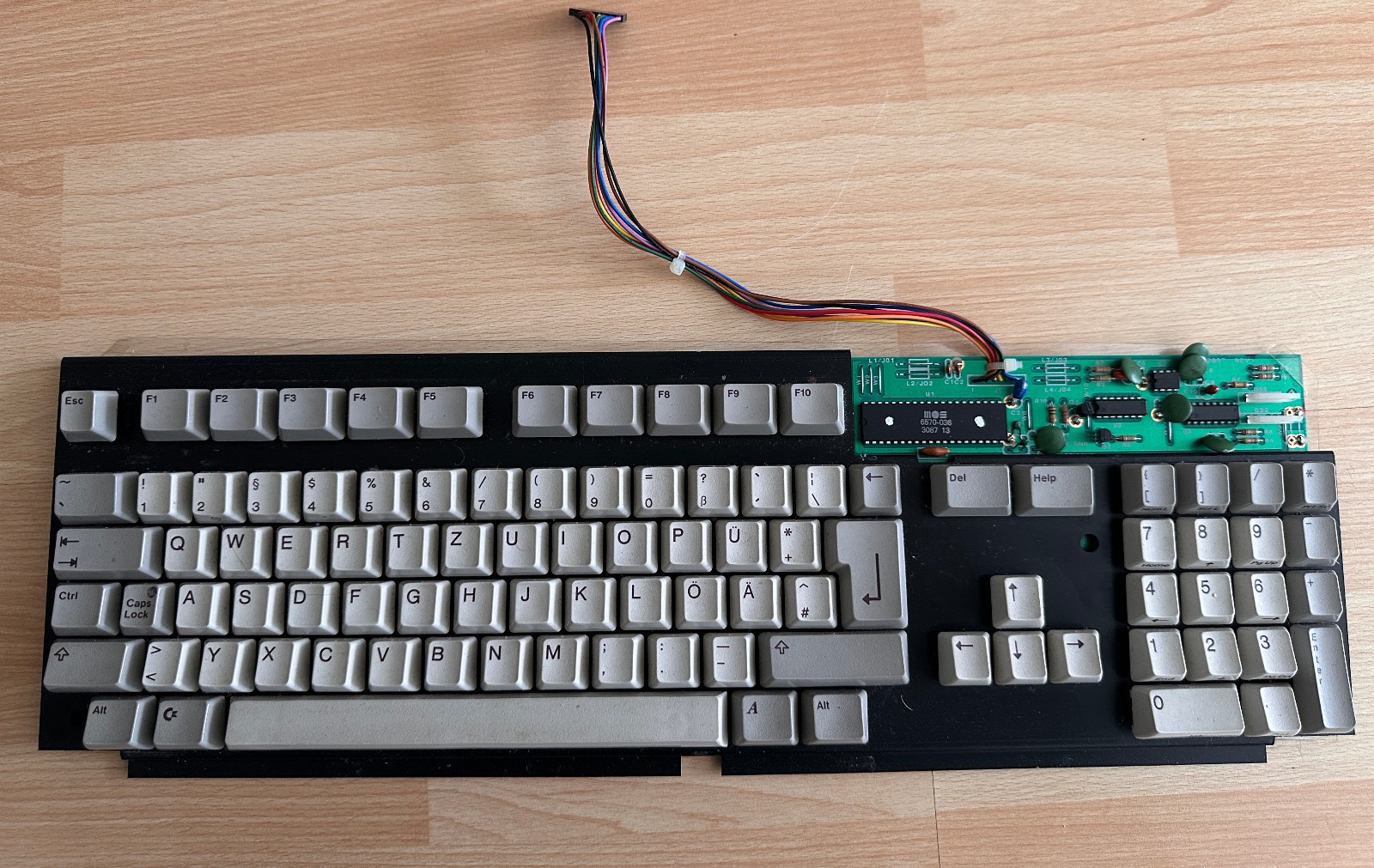 HI-TEK Keyboard For AMIGA 500 & A500 / RED-GREEN, Works #03 26