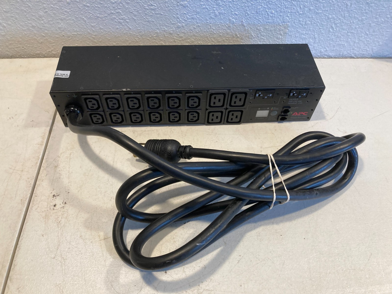 APC Switched Rack PDU Power Distribution Unit 120V 30A 16x 5-20 Outlets