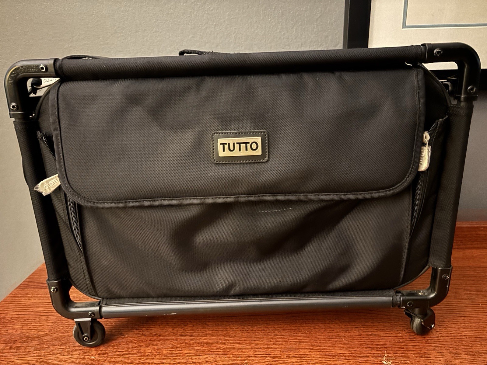 Tutto 20" Medium Bag on Wheels (Black)
