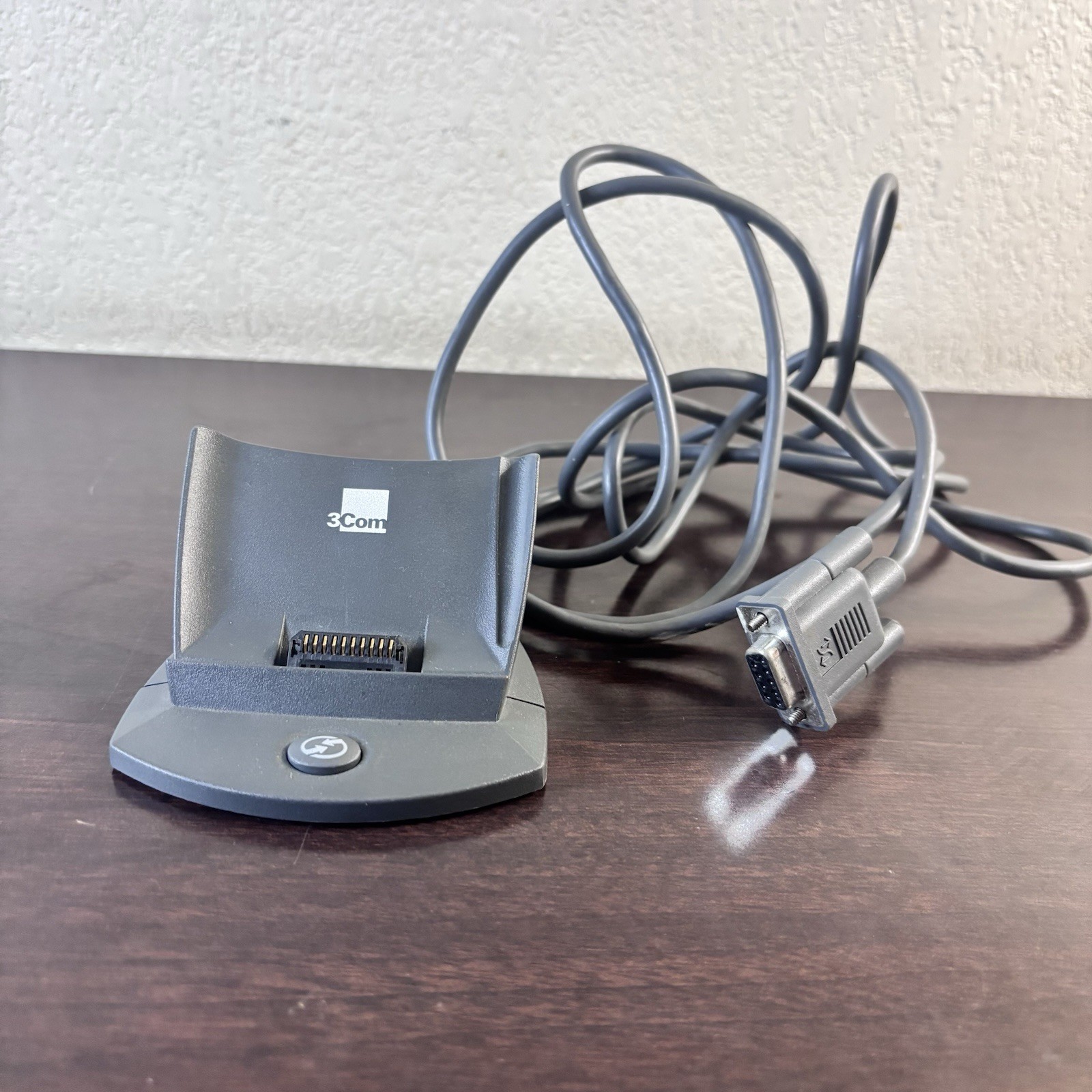 Palm III by 3Com Gray PDA Handheld Serial HotSync Cradle Docking Station Base