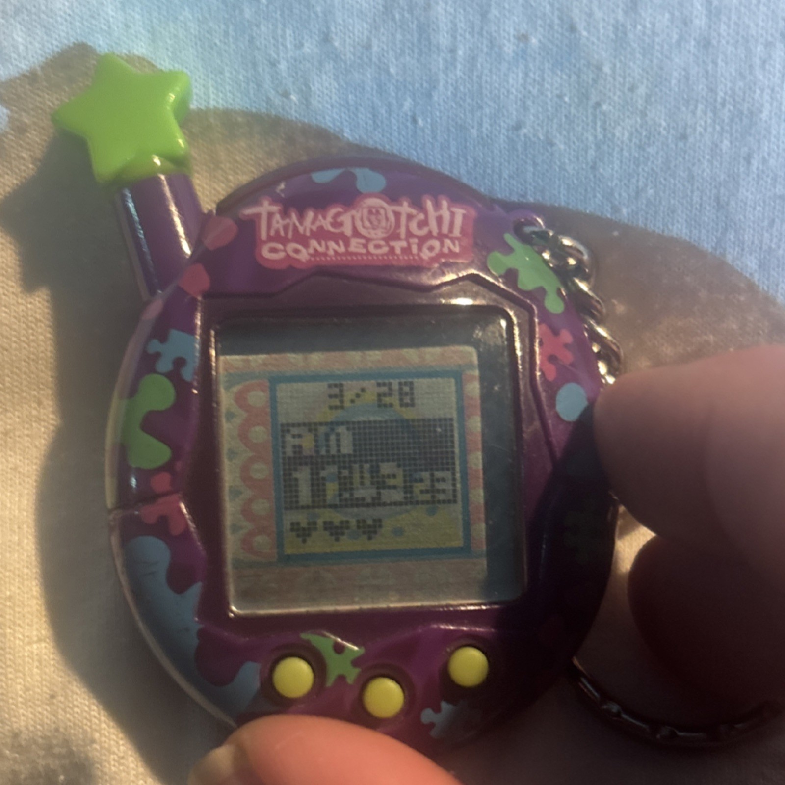 Bandai Tamagotchi Connection Purple 2004 Virtual Pet Keychain Electronic Toy