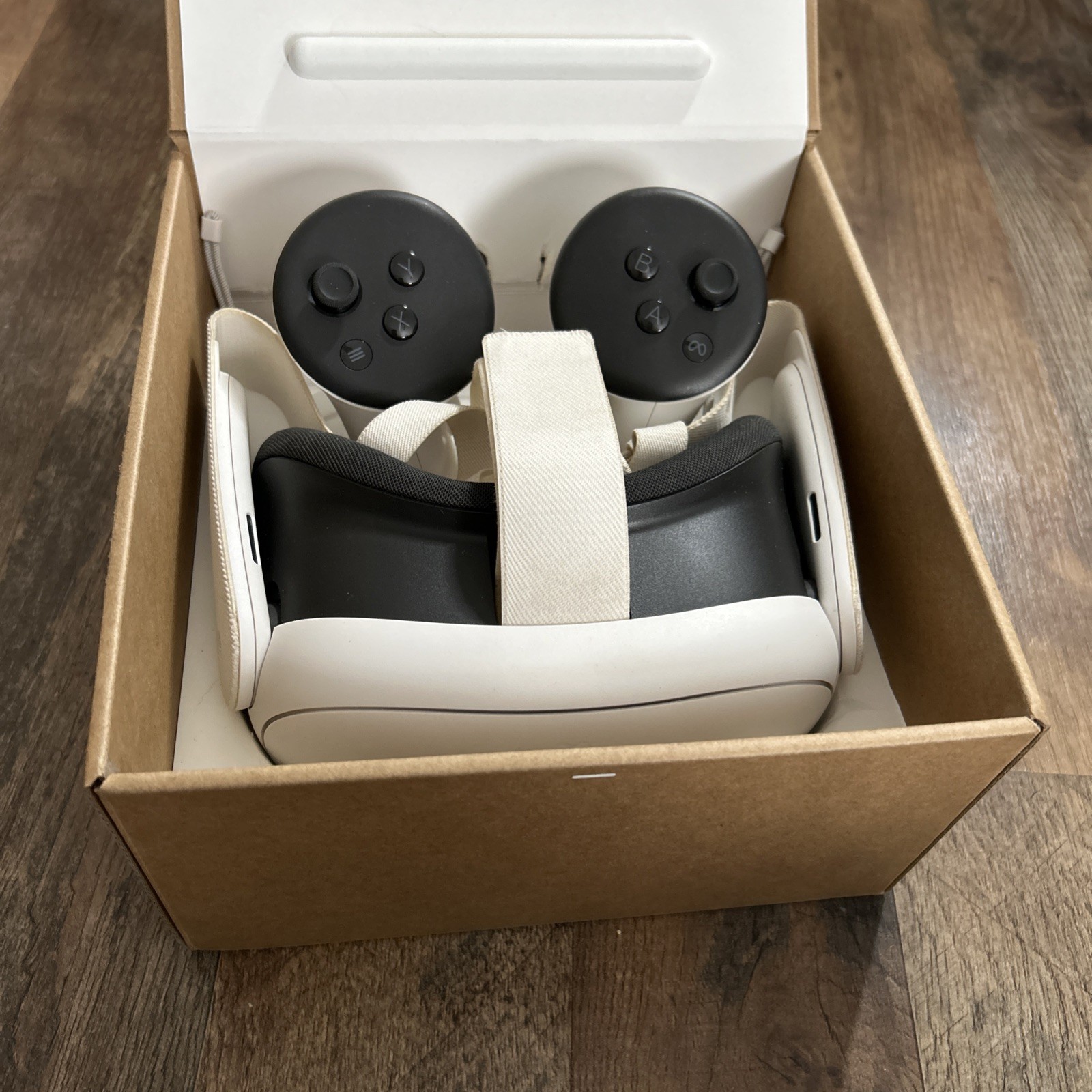 Meta Oculus Quest 3 - 128GB Set - w/ Controllers-