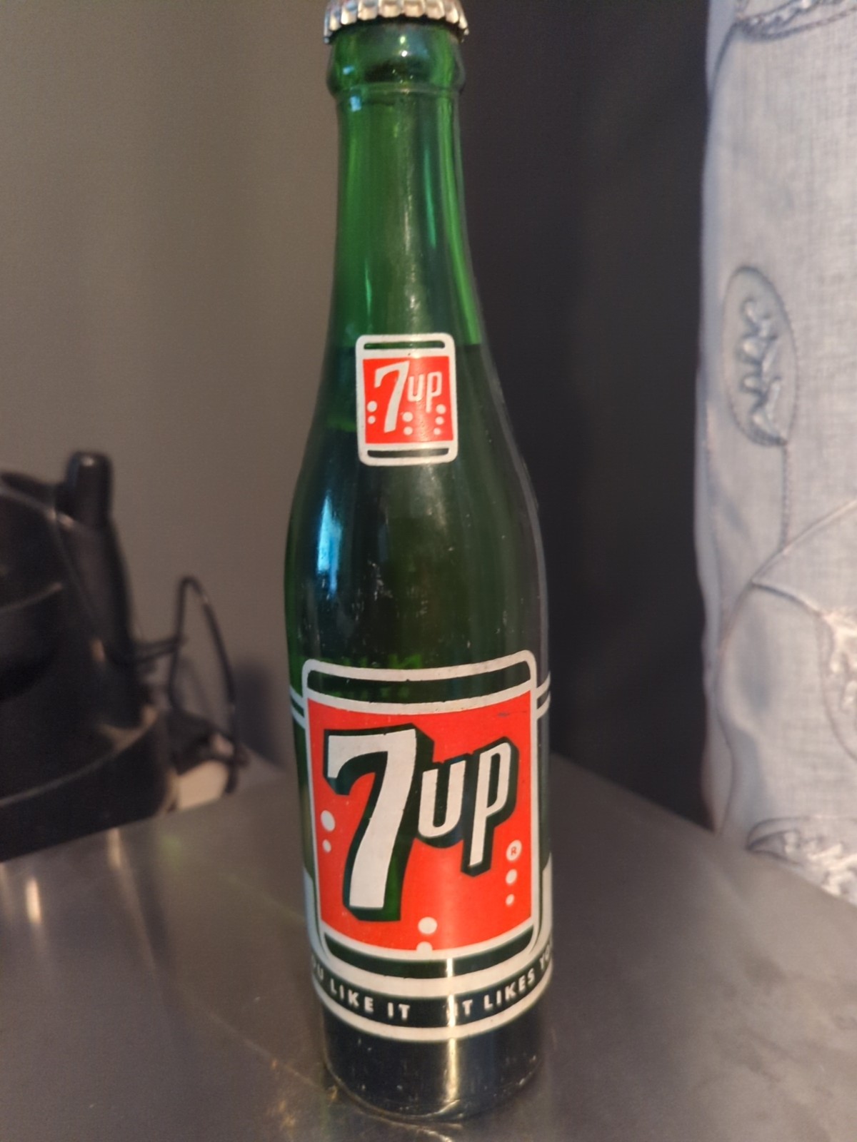 10 Oz Full 7 Up Bottle