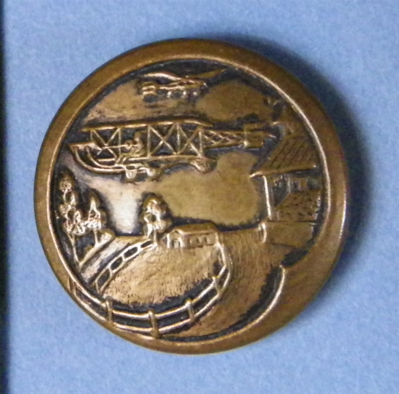 Bb AEROPLANES Scene Antique! metal picture BUTTON fences medium