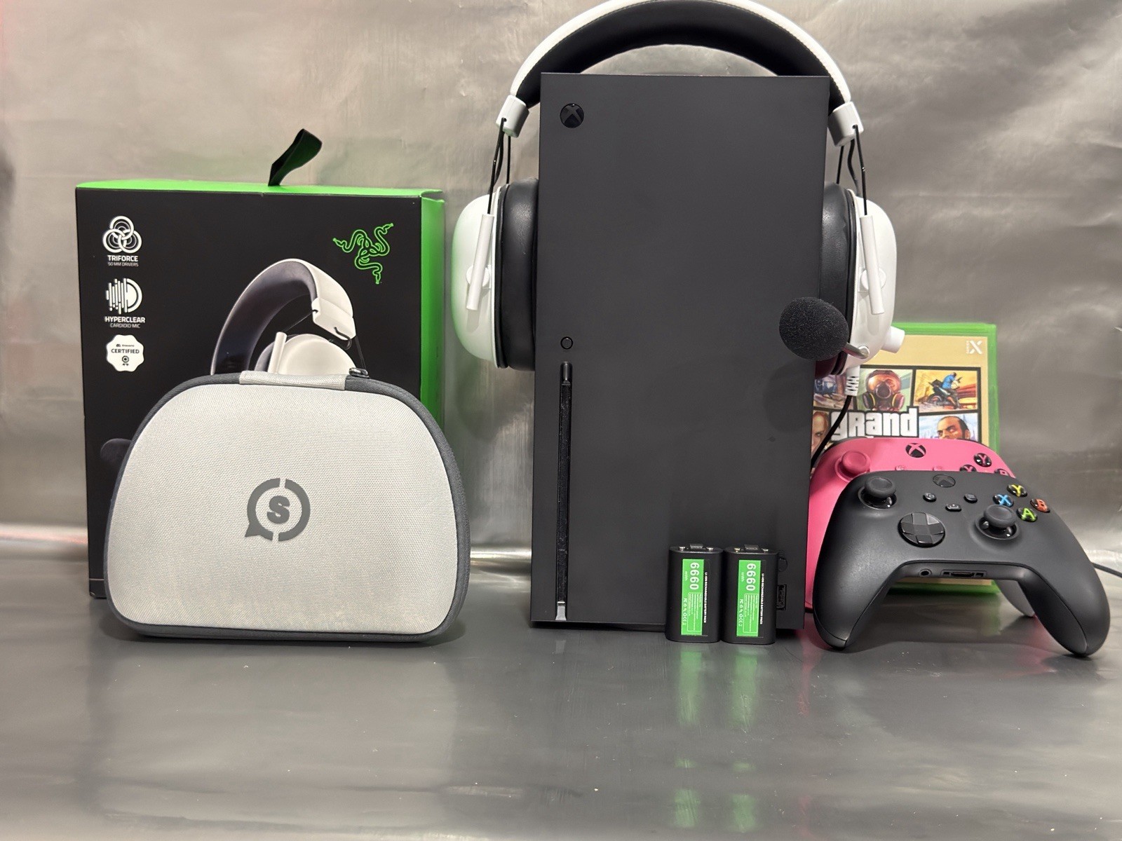 Xbox Series X 1TB Bundle 2 Controllers GTA V Razer Box