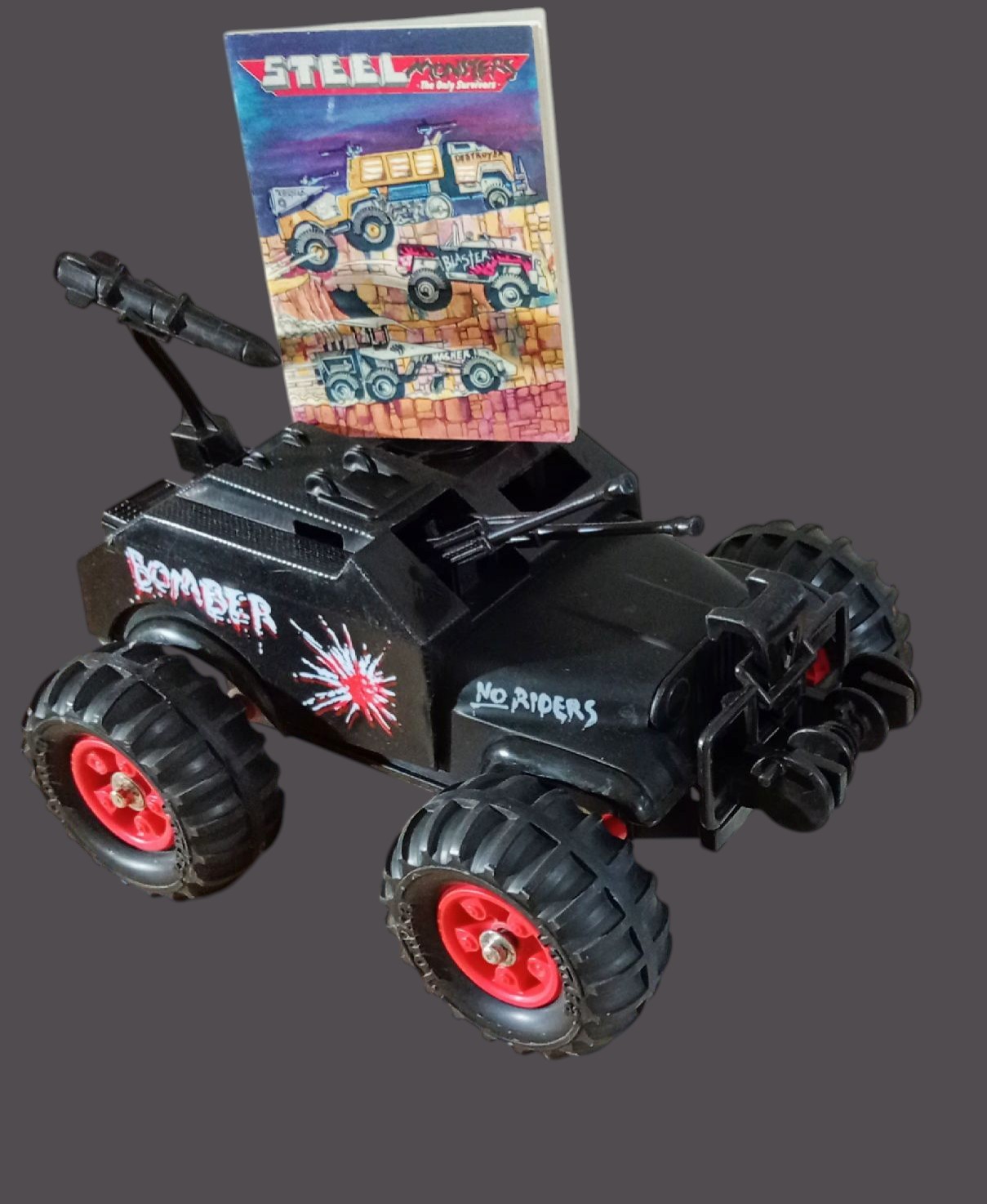 TONKA TOYS STEEL MONSTERS BOMBER 1986 Comic Book 2604 Battery Operated Working