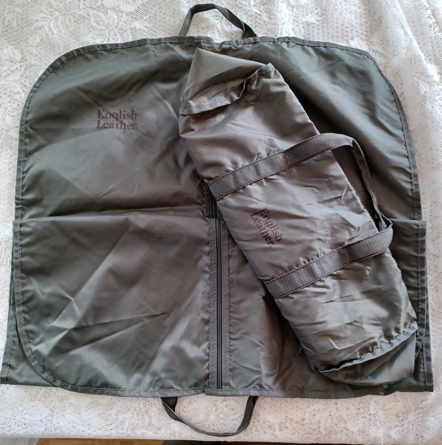 VTG ENGLISH LEATHER BRANDED BI-FOLD 100% NYLON GRAY GARMENT BAG/SMALL DUFFEL SET