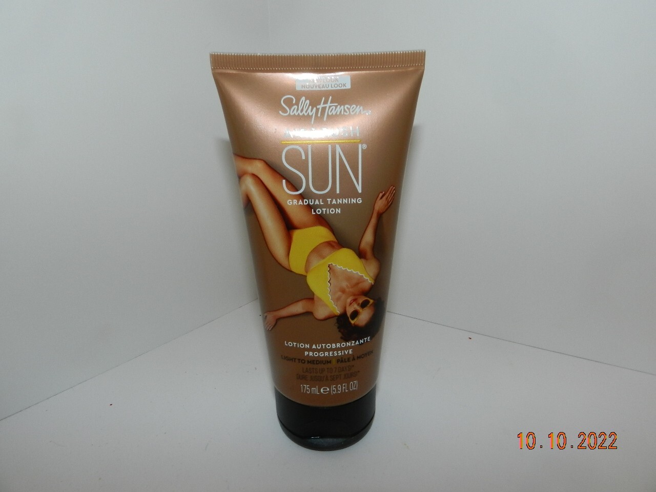 Sally Hansen®️  Airbrush Sun Gradual Tanning Lotion Light to Medium 5.9 fl oz 